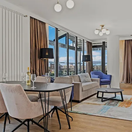 Crown Penthouse - Luxurious, & Vista , By Uni88