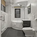 Aparthotel Crown Penthouse - Luxurious, & Vista , By Uni88 Bucharest
