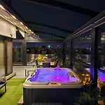 Crown Penthouse - Luxurious, & Vista , By Uni88 Aparthotel 4*