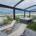 Crown Penthouse - Luxurious, & Vista , By Uni88 Aparthotel