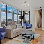 Aparthotel Crown Penthouse - Luxurious, & Vista , By Uni88 Bucharest