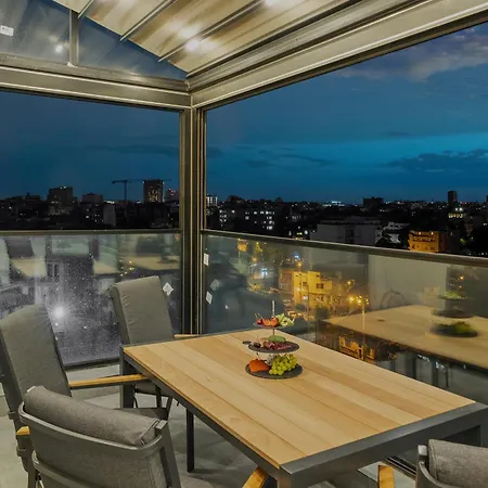 Crown Penthouse - Luxurious, & Vista , By Uni88 Aparthotel