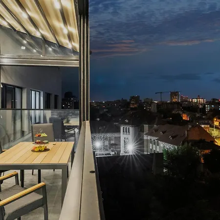 מלון דירות Crown Penthouse - Luxurious, & Vista , By Uni88 4*
