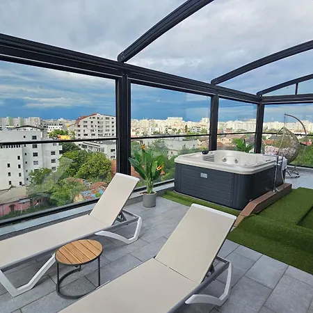 Crown Penthouse - Luxurious, & Vista , By Uni88 Apartmanhotel