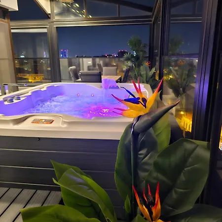 Crown Penthouse - Luxurious, & Vista , By Uni88 Aparthotel Bucharest