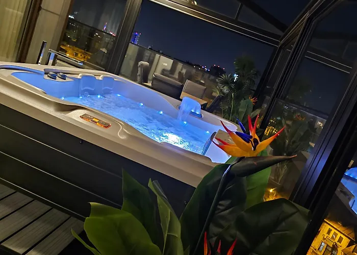 Crown Penthouse - Luxurious, & Vista , By Uni88