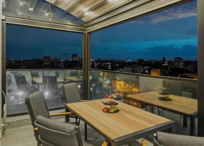 Crown Penthouse - Luxurious, & Vista , By Uni88 アパートホテル