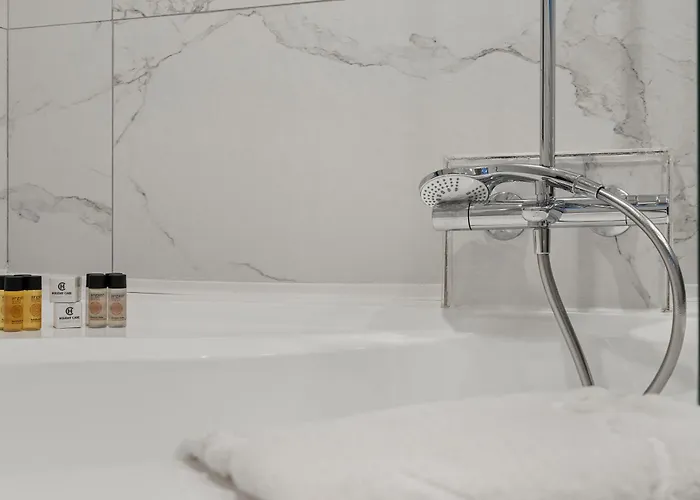 Crown Penthouse - Luxurious, & Vista , By Uni88 Hotel apartamentowy 4*