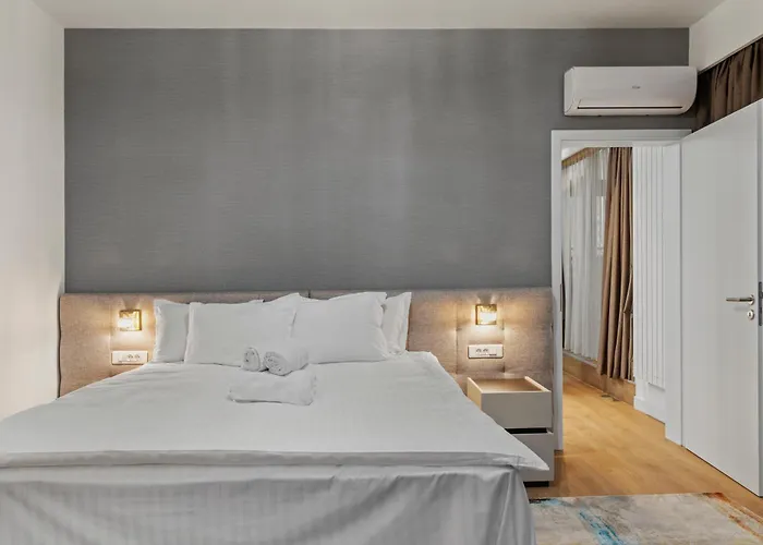 Crown Penthouse - Luxurious, & Vista , By Uni88 Hotel apartamentowy