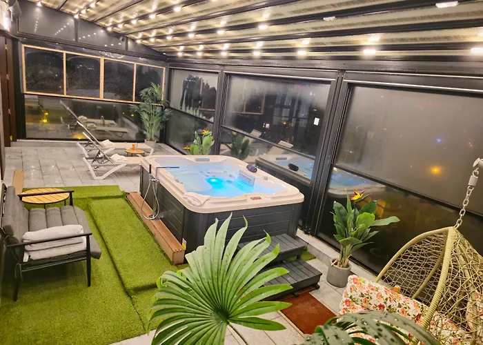 Crown Penthouse - Luxurious, & Vista , By Uni88