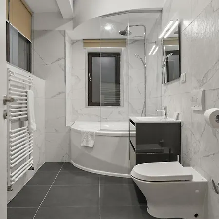 Aparthotel Crown Penthouse - Luxurious, & Vista , By Uni88 Bucharest