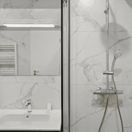 Crown Penthouse - Luxurious, & Vista , By Uni88