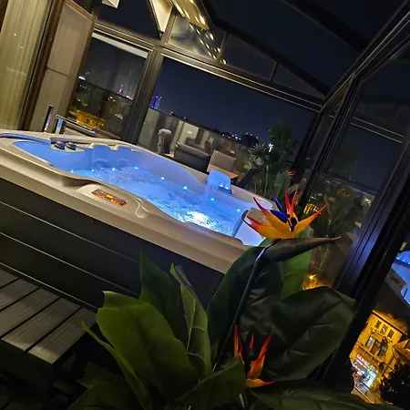 Crown Penthouse - Luxurious, & Vista , By Uni88