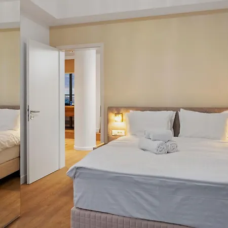 Apartahotel Crown Penthouse - Luxurious, & Vista , By Uni88 Bucarest